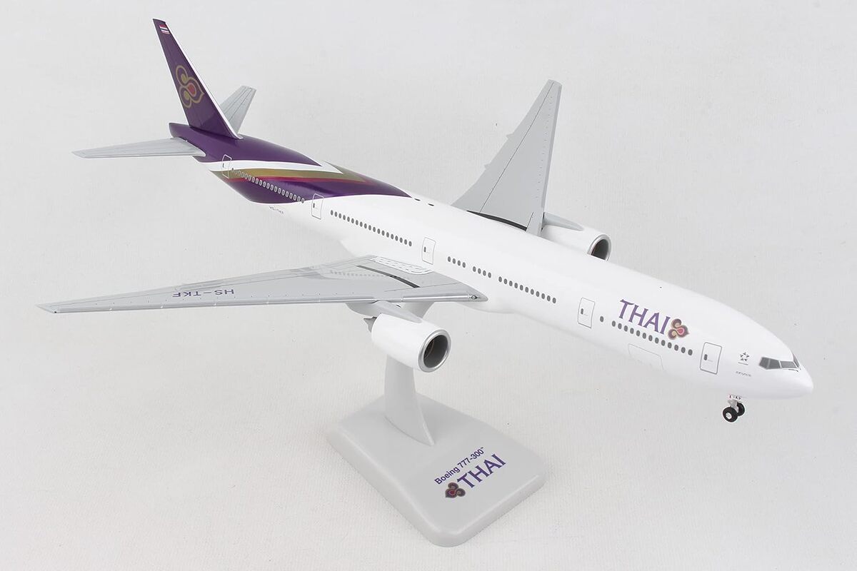 Avis sur le modèle d'avion multicolore Daron