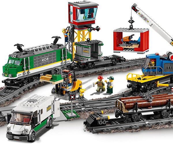 LEGO City Le Train de Marchandises Télécommandé - Inclut Jouet Camion, Chariot Élévateur, 32 Rails, Feux de Signalisation & 6 Minifigurines - Cadeau Original pour Garçon ou Fille dès 6 Ans 60198