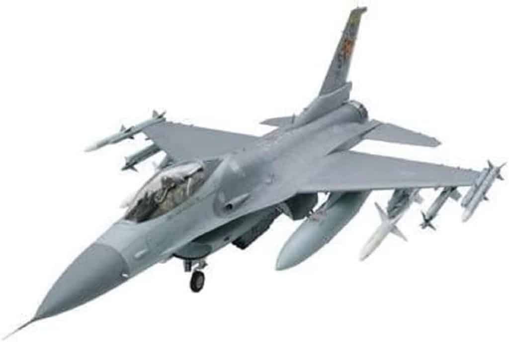Test de la maquette Tamiya F-16cj Fighting Falcon