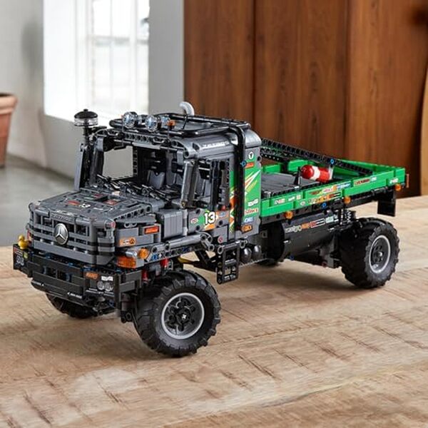 Explorez le monde des camions 4x4 avec le LEGO Mercedes Zetros télécommandé : performances, design et plaisir de construction au rendez-vous  !