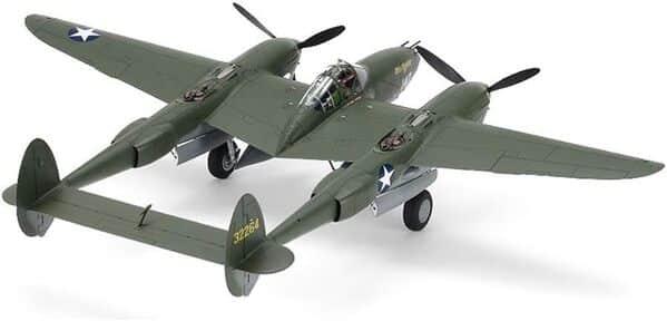 Découvrez l'analyse complète du modèle Tamiya P-38F/P-38G 1 : 48 : détails, réalisme et techniques pour un montage réussi