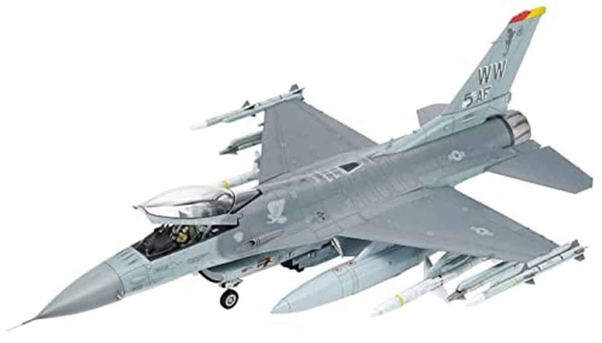 Test : maquette Tamiya F-16CJ à l'échelle 1 : 48